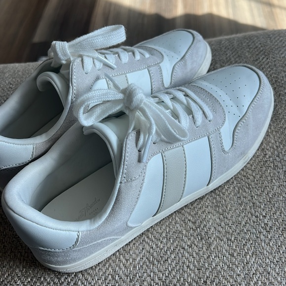 White and gray sneakers - Picture 2 of 2